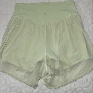 Lululemon Nulu & Mesh Yoga short in kohlrabi green - size 6